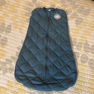 DREAMLAND BABY SWADDLE SACK  Size 0-6 months, 8-1bs. Excellent Condition.